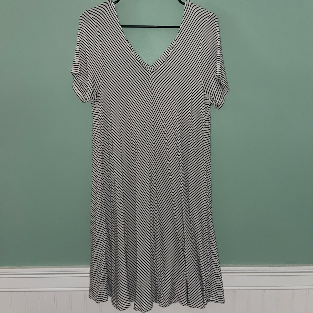 Black and white stripped mid-length T-shirt dress cross back